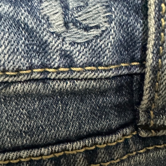 341 Kensie Jeans | EUC Women’s Blue Distressed Cutoff Denim Shorts (Size 6/28) - Picture 8 of 13